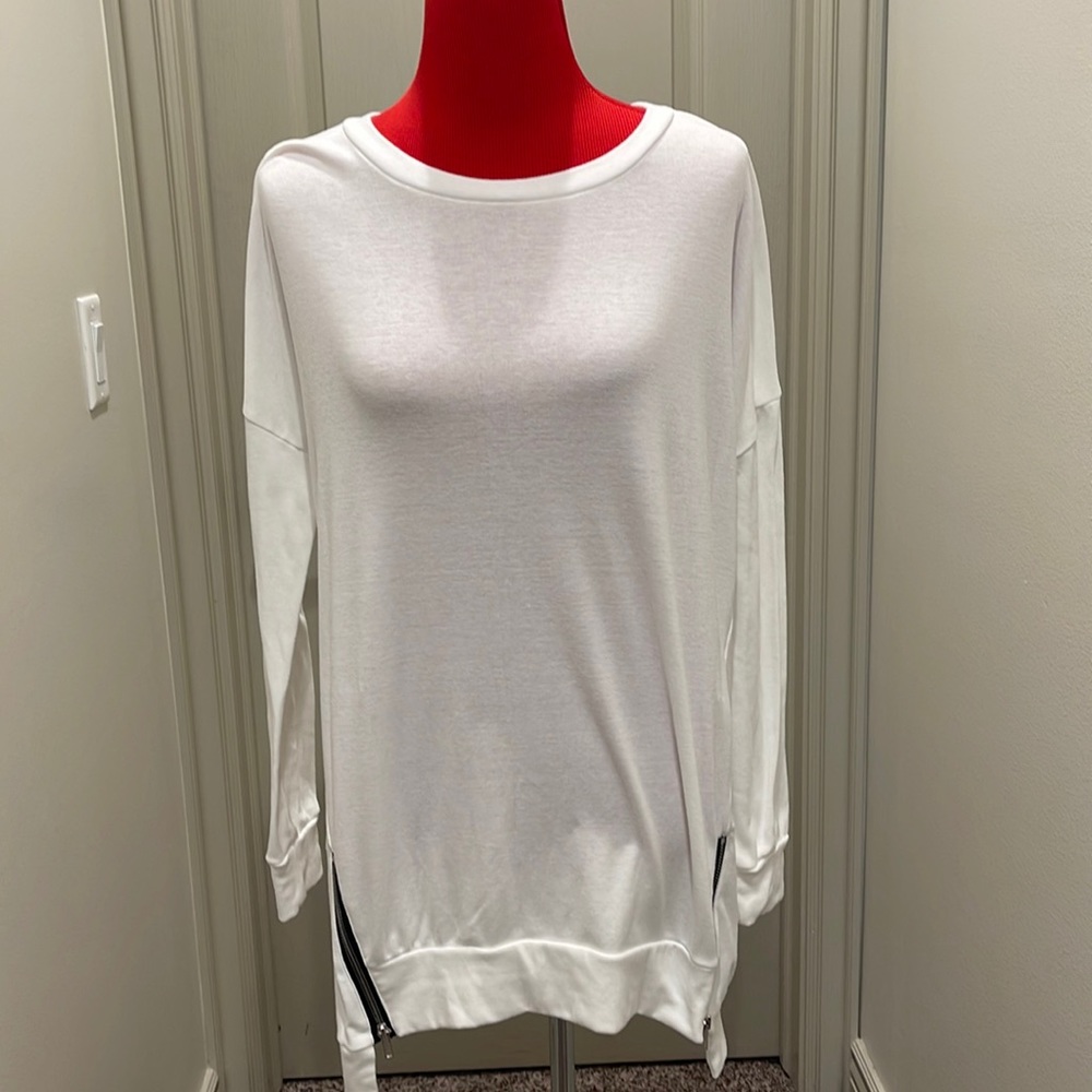 Women's White Long-Sleeve Boatneck Pullover Top